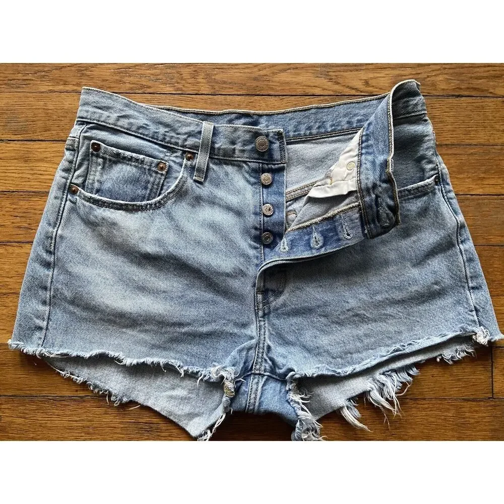 LEVI’S 501 High-Rise Distressed Fringe Cut-Off Denim Shorts sz W30